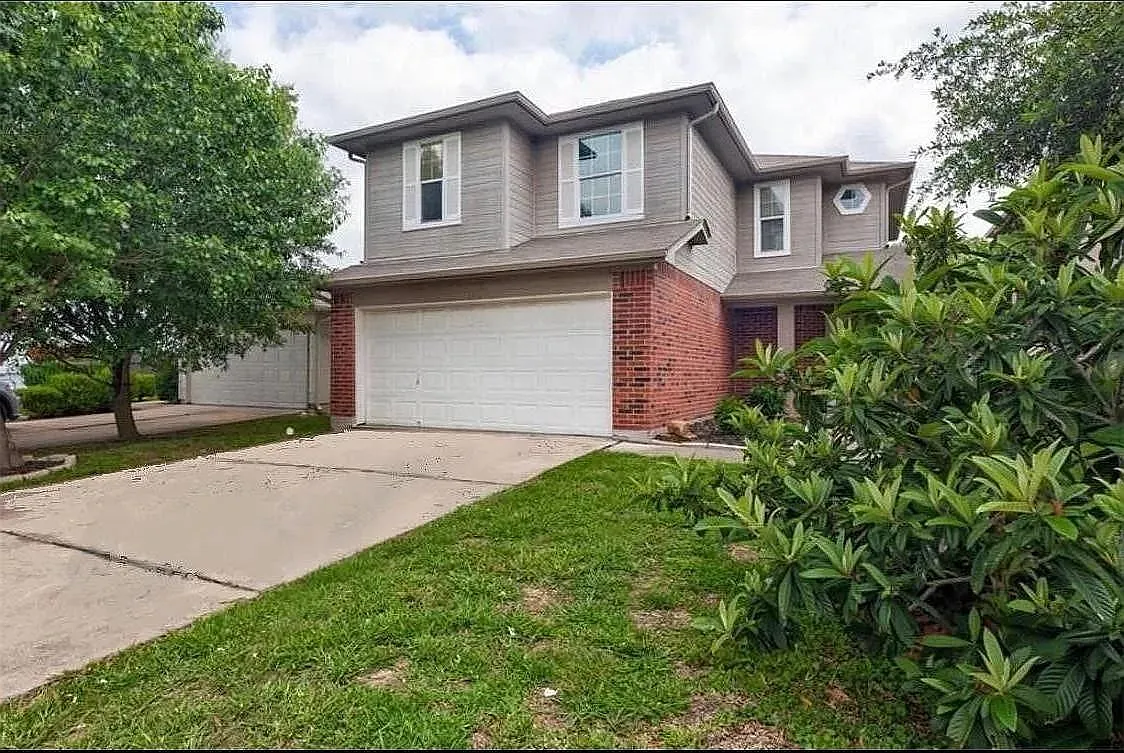 3 bed, 2.5 bath, 1676 sqft, $1,895 — Photo 1