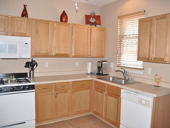 4th image of 400 Placido Martinez Ct NE