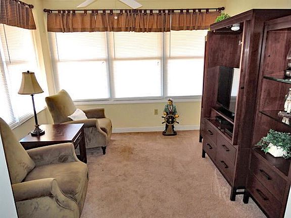 5th image of 408 Sandpiper Dr APT D