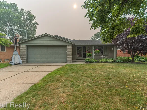 15520 Fitzgerald St, Livonia, MI 48154