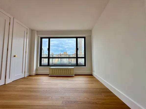 501 East 87th Street image 19 of 39