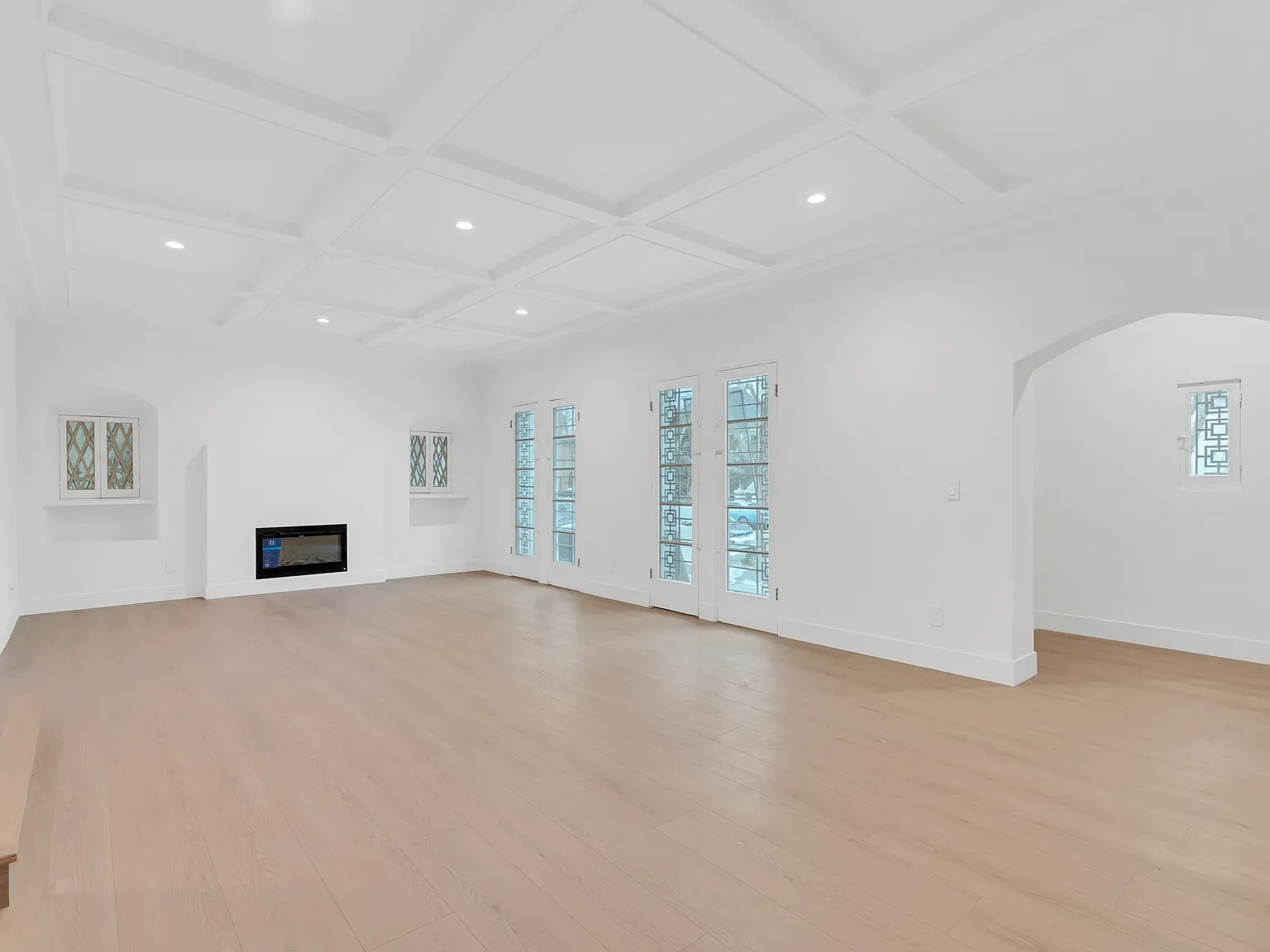 3 bed, 2.5 bath, 2268 sqft, $6,595 — Photo 2