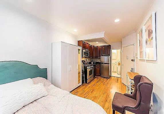 2nd image of 424 E 14th St APT 1B