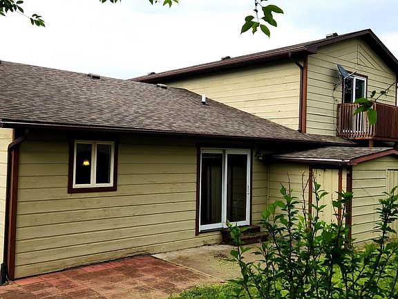 4th image of 1001 Meadowlark Dr