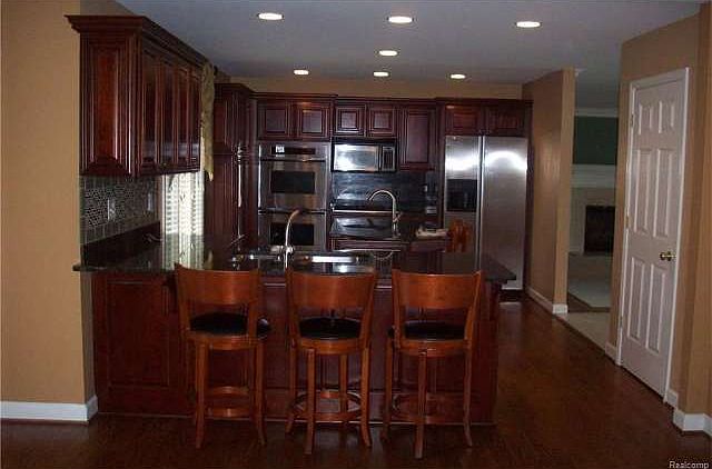 2nd image of 543 N Rosedale Ct