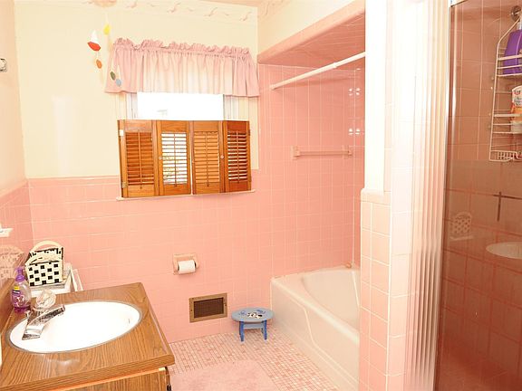 Large Main Bath