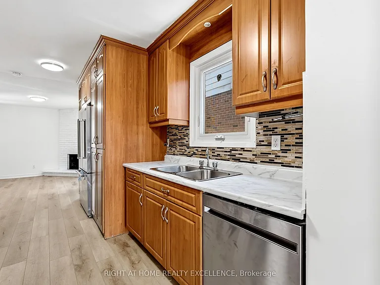 10 Banting Cres #UPPER — Photo 14