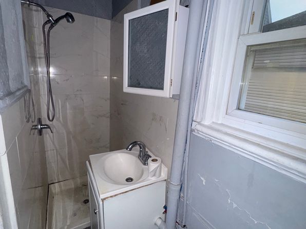 760 E 18th St FLOOR 2