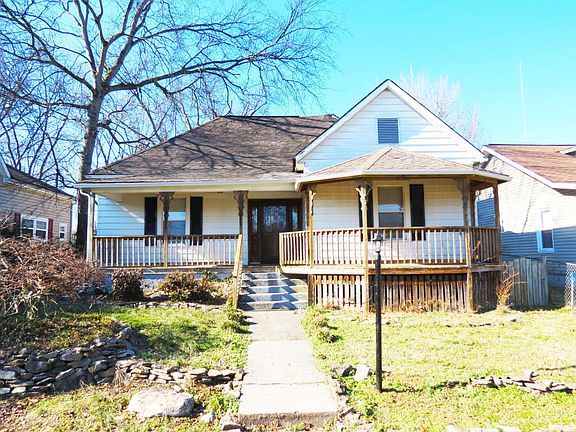 3rd image of 423 E Caldwell Ave