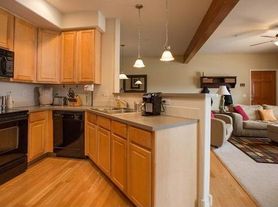 5220 Boardwalk Dr