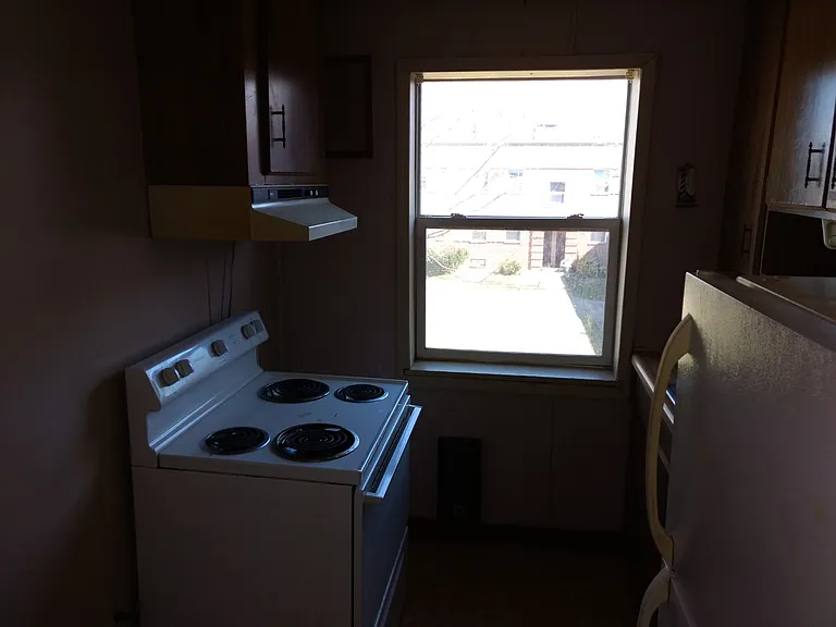 825 Greenough St #3 — Photo 3