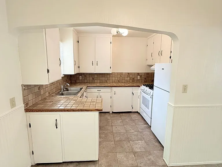 4534 The Cedars — Photo 8