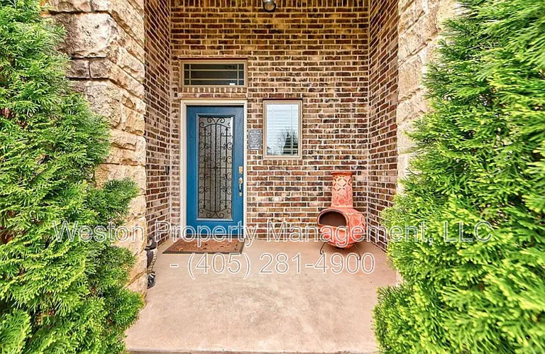 300 SW 171st St — Photo 2