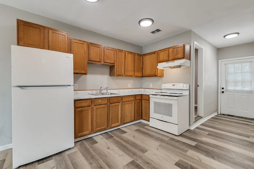 2 bed, 700 sqft, $1,199 — Photo 2