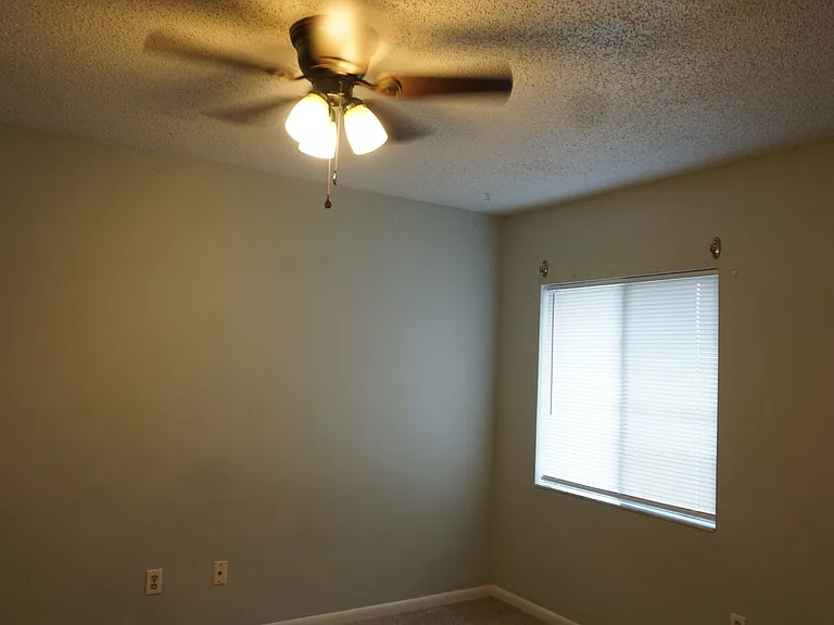 5492 Pinehaven Ct — Photo 10