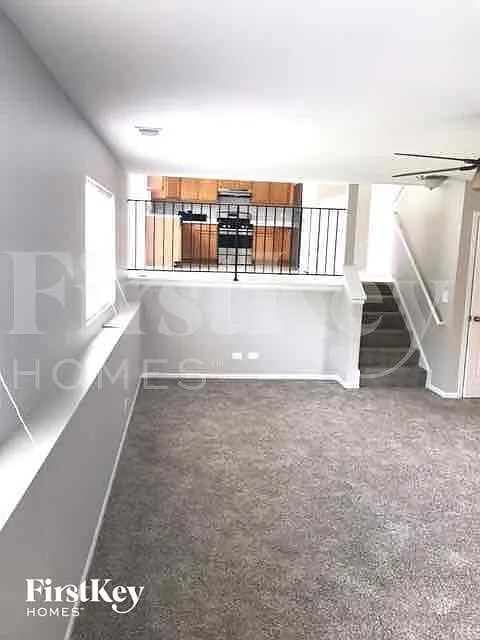 3 bed, 2.0 bath, 1230 sqft, $2,580 — Photo 4