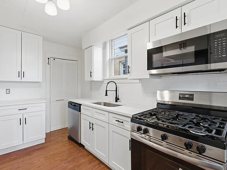240 Ridgewood Ave — Photo 5