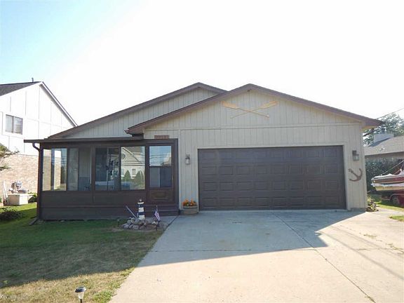 3rd image of 39581 Lakeshore Dr