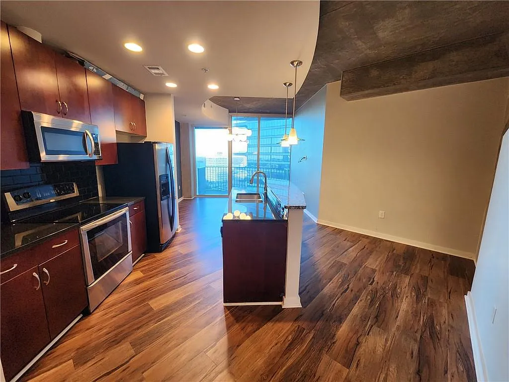 1 bed, 1.0 bath, 743 sqft, $1,795 — Photo 4