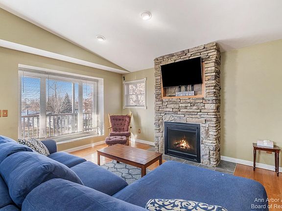 5th image of 16206 Crest Dr
