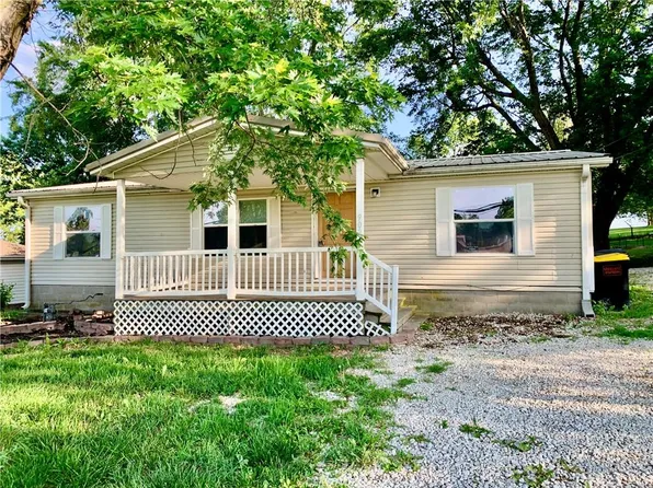 902 W Nelson St, Savannah, MO 64485