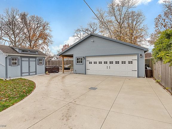 3rd image of 7036 Parma Park Blvd