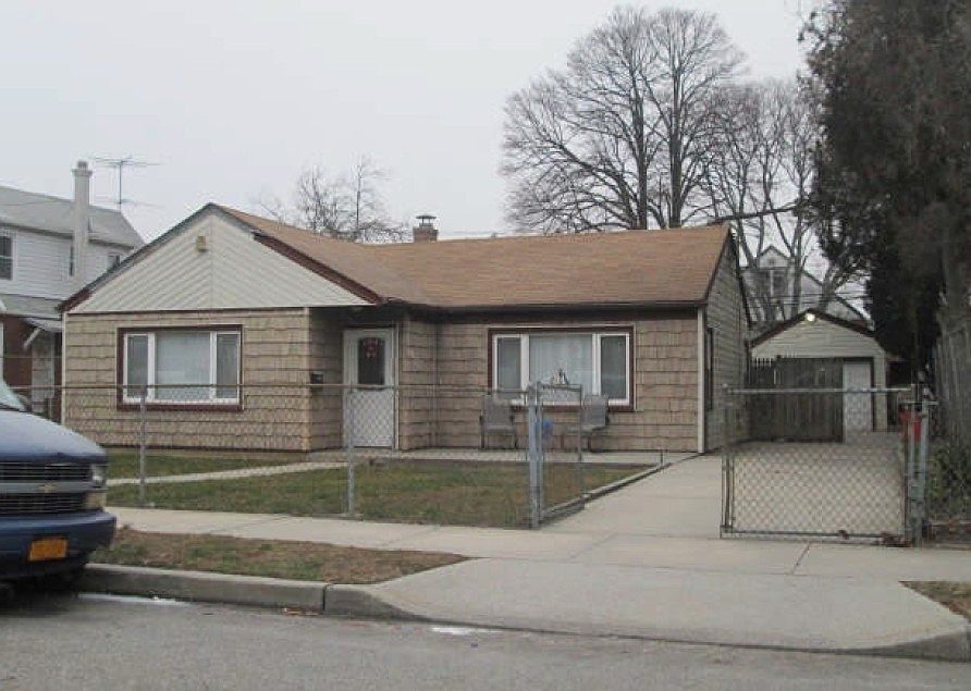 1st image of 135 E Hudson St