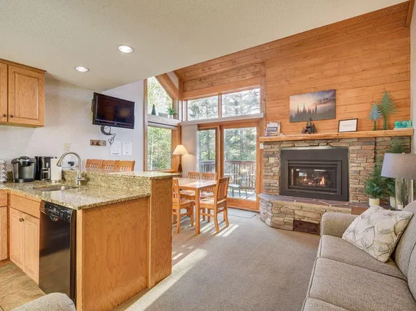 528 Moose Mountain Dr, Tofte, MN 55615