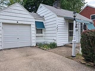 3rd image of 3021 Oakwood St