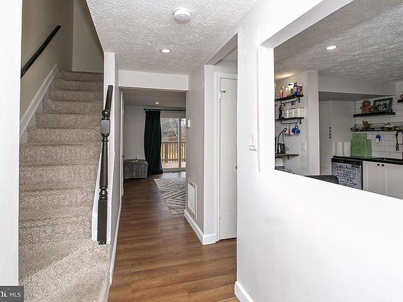 2nd image of 905 Pleasant Hill Ln