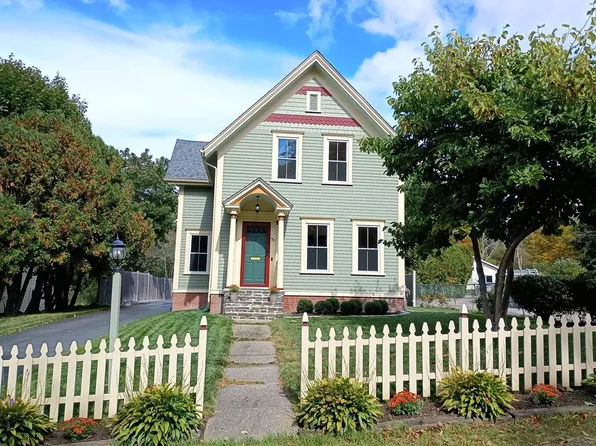 70 Pleasant St, Spencer, MA 01562