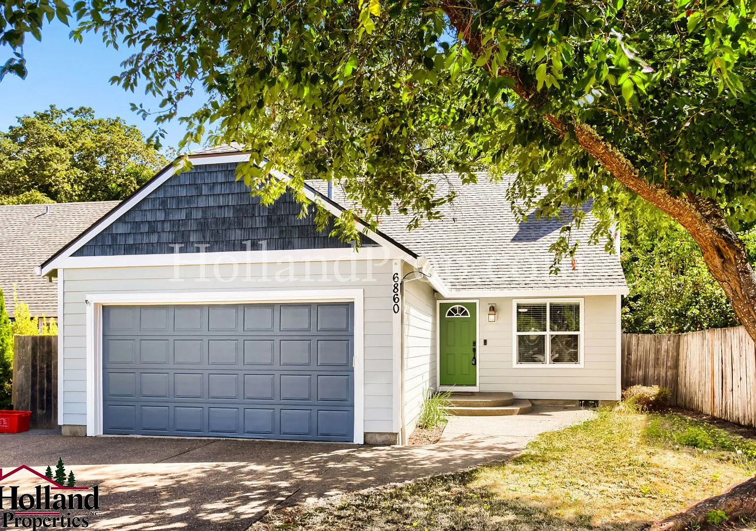 Peaceful 4-Bedroom Home with Large Lot, Fireplace & Private Backyard — Photo 1