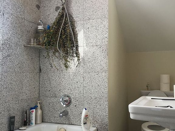 1 OF 2 FULL BATHROOMS - Skylight