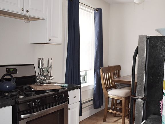 3rd image of 3839-45 N Greenview Ave #41-20E