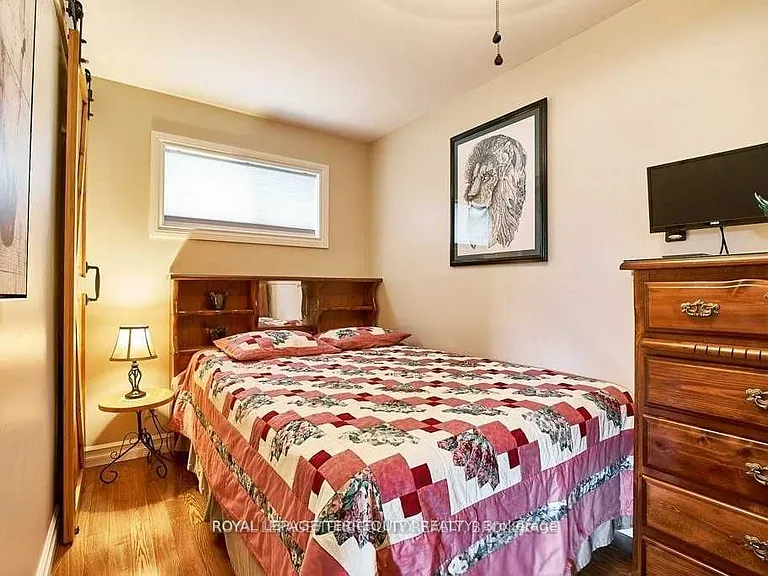 304 Palmerston Ave #MAIN — Photo 13