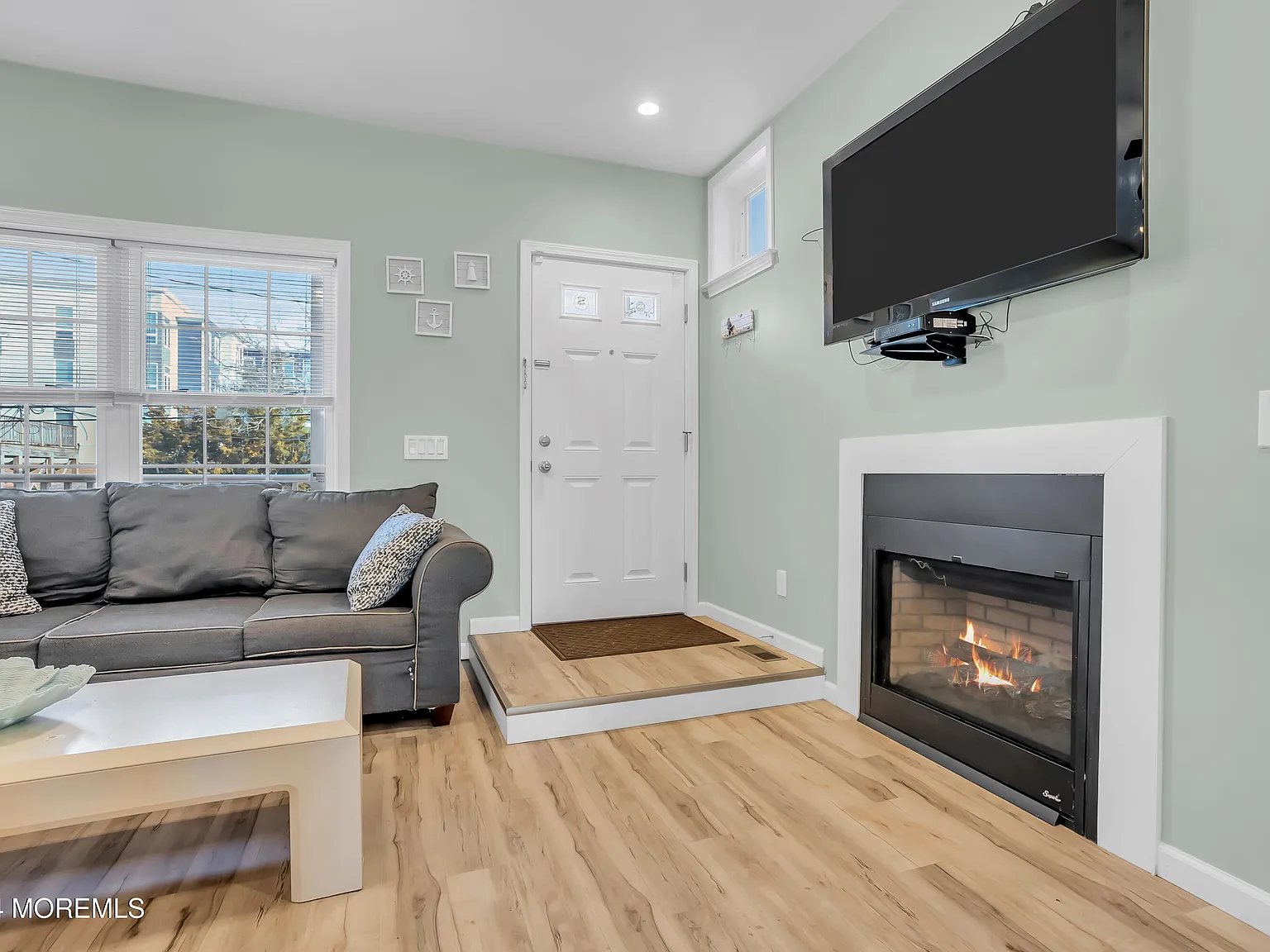 3 bed, 2.5 bath, $4,500 — Photo 2