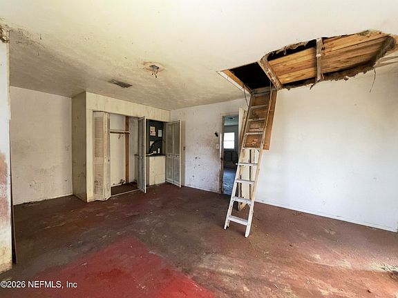 3rd image of 131 PARK Road