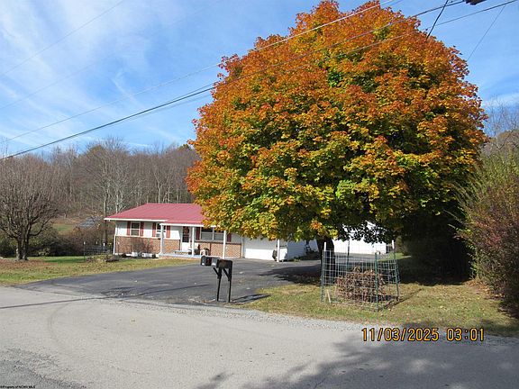 3rd image of 318 Sandy Ave