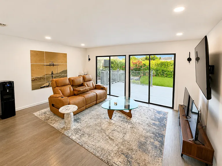 5210 Pershing St — Photo 10