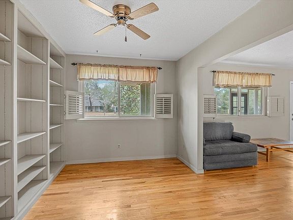 4th image of 33 Kathy Ann Dr