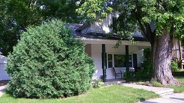1st image of 915 1st St S