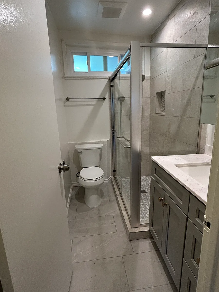 Building Photo - 447 Landfair Ave #6