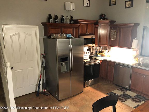 4th image of 4073 Sidlehill Dr