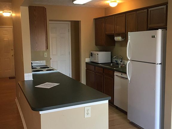 4th image of 122 W Showalter Dr