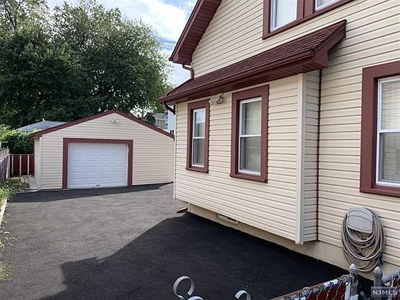 3rd image of 228 Bloomfield Ave