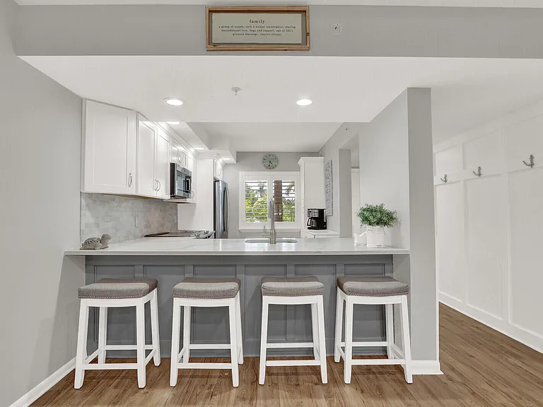 701 Seafarer Cir #105 — Photo 7