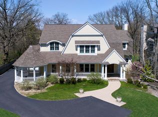 880 Northwoods Rd, Deerfield, IL 60015