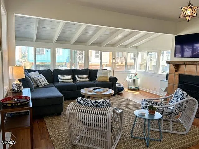 248 Cahuenga Dr — Photo 2