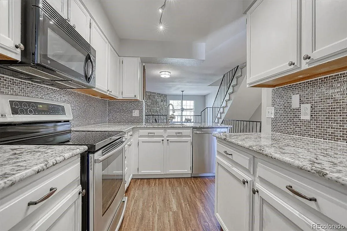 3 bed, 2.5 bath, 1464 sqft, $2,800 — Photo 2