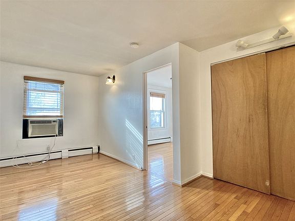 3rd image of 354 Varick St APT 3